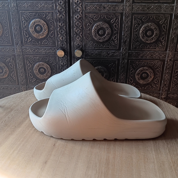 Adidas YEEZY Slide Bone 2020 - Picture 9 of 13